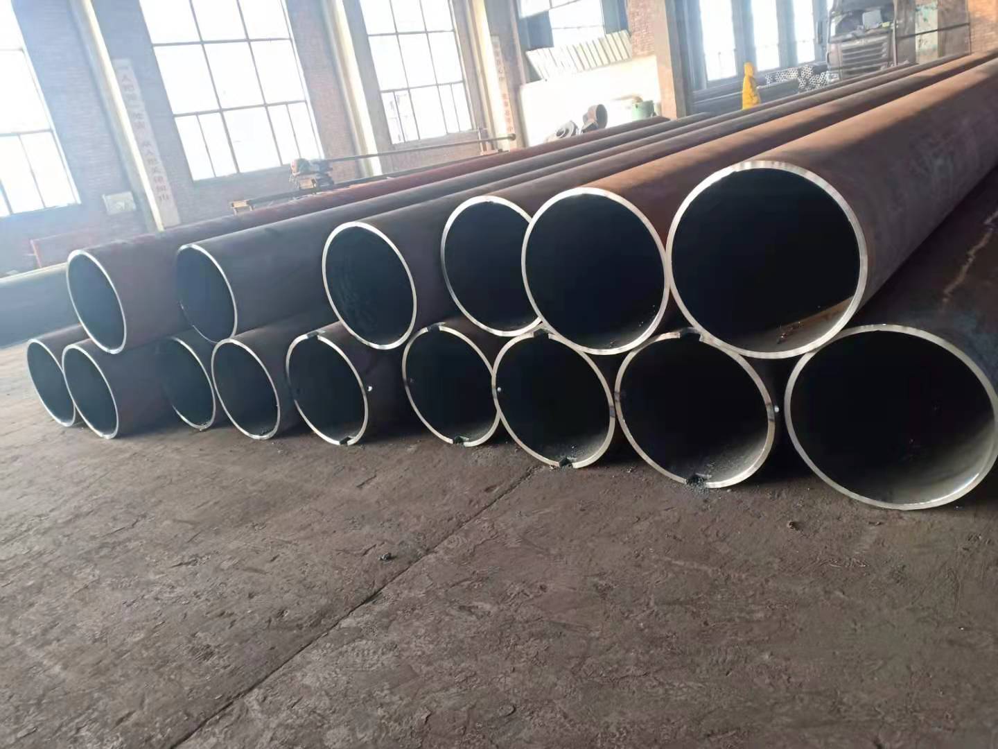 customized Alloy seamless pipe from China manufacturer