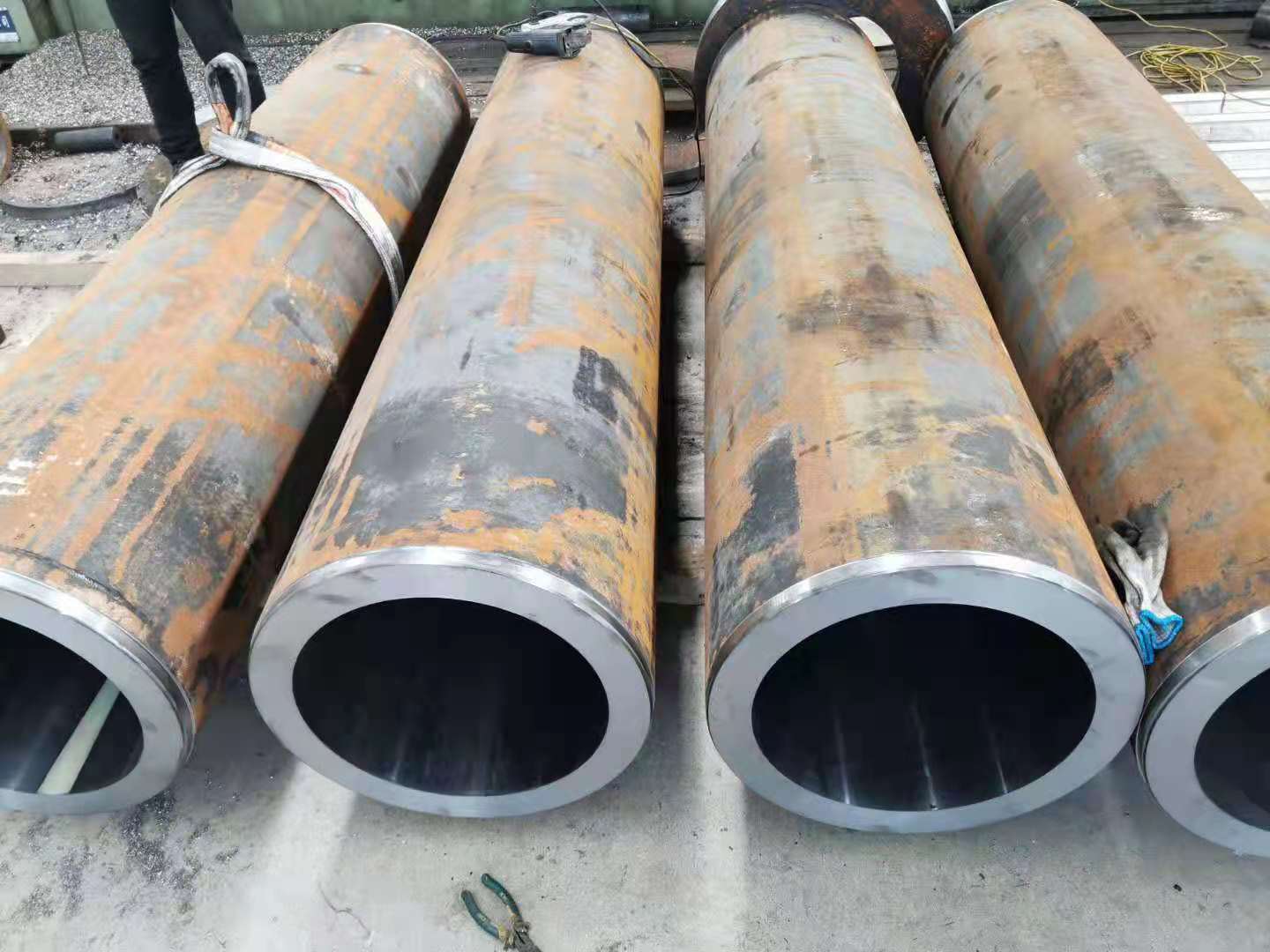 Low price Seamless steel pipe for machining from China manufacturer